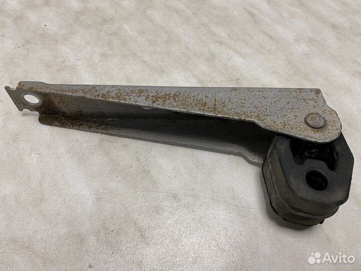 Кронштейн глушителя Skoda Fabia 2