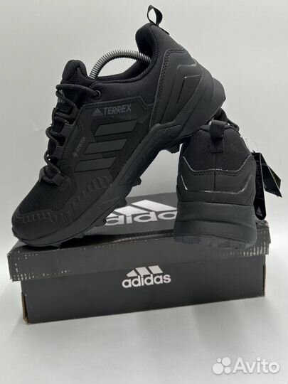 Зимние кроссовки adidas