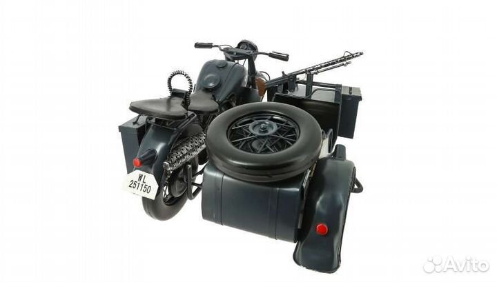 Металлический военный мотоцикла BMW R75 с коляской