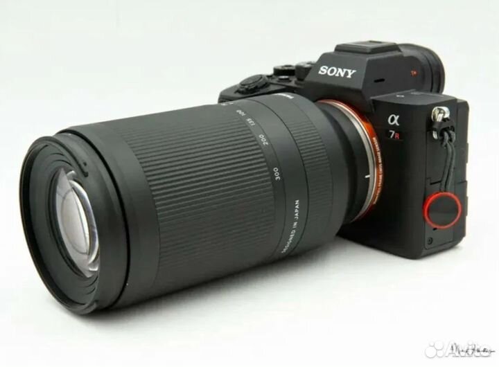 Tamron 70-300mm f/4.5-6.3 Di III RXD для Sony FE