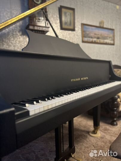 Рояль кабинетный
