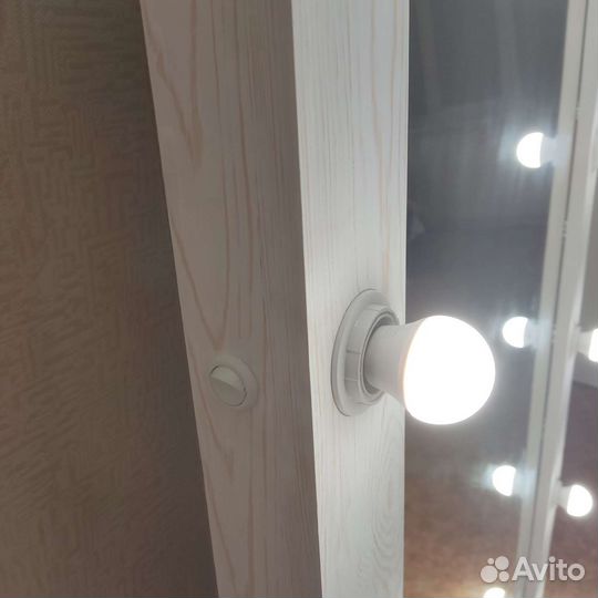 Зеркало деревянное с лампочками