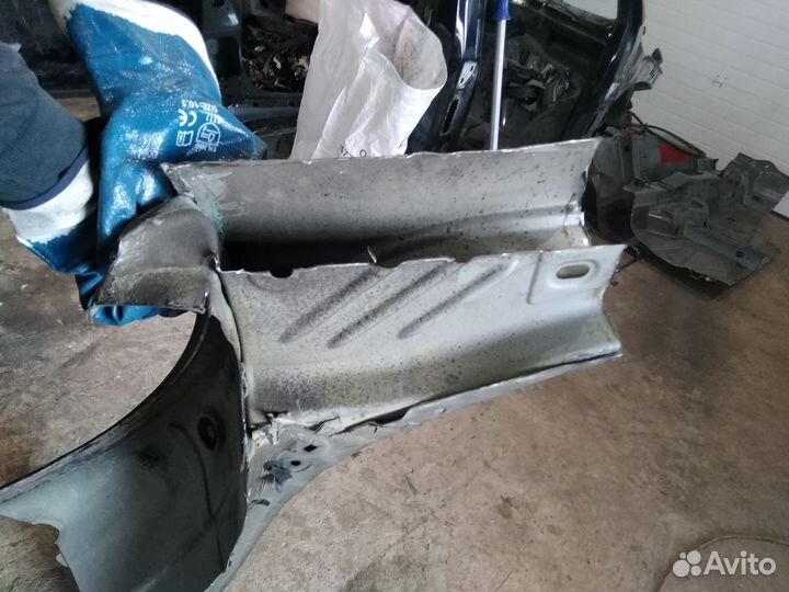 Volkswagen Golf 6 заднее крыло правое 5дверный