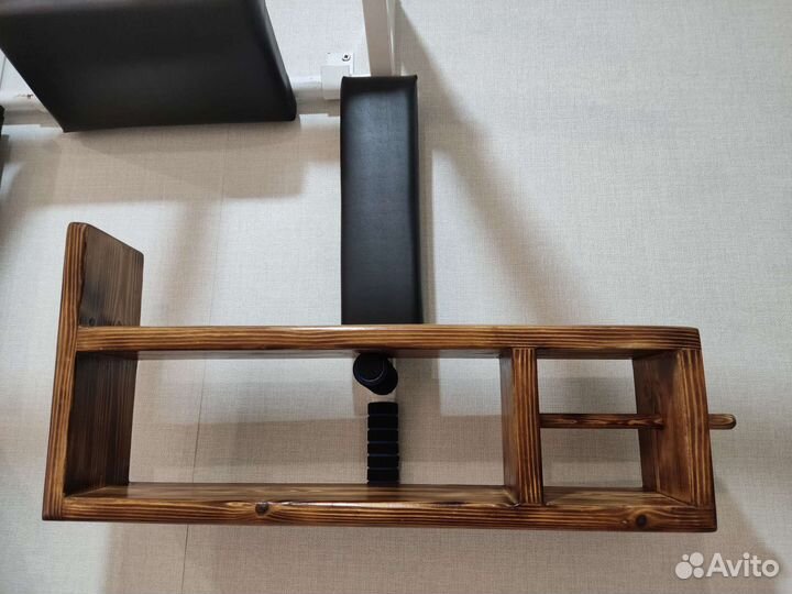 Деревянная полка в санузел