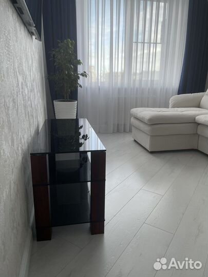 Стеклянная тумба под тв