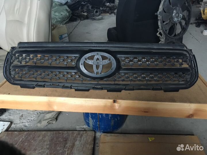Toyota RAV 4 XA30 Решетка радиатора