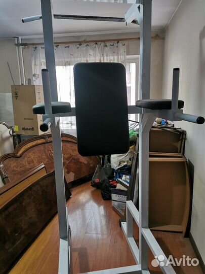 Многофункциональный напольный турник-брусья-пресс