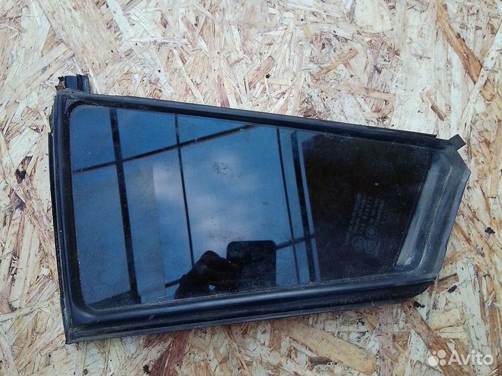 Форточка двери задней правой Mazda 3 BK седан