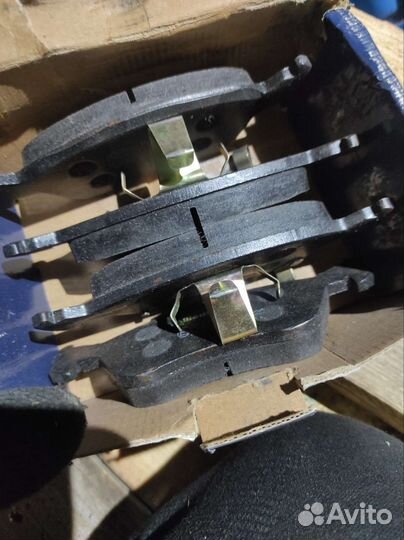Тормозные колодки toyota avensis
