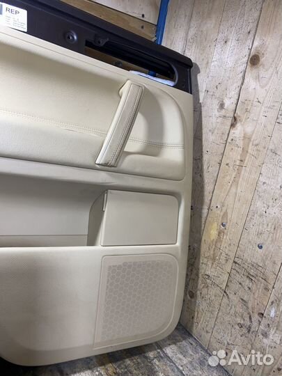 Обшивка задней левой двери VW Touareg GP 79105