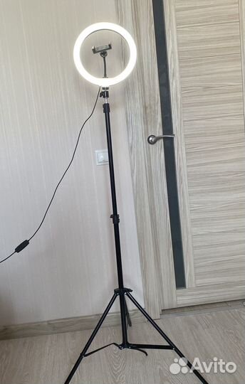 Кольцевая лампа со штативом