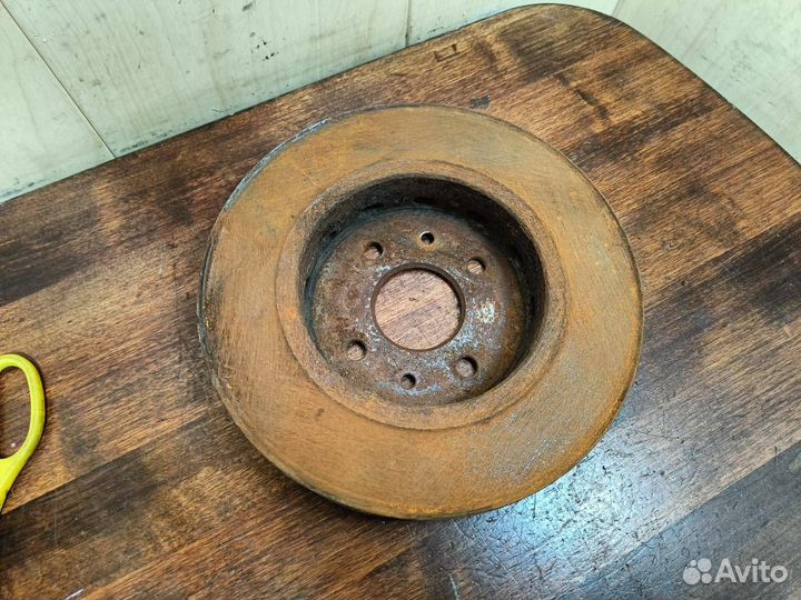 Диск передний правый Kia Spectra Диск тормозной