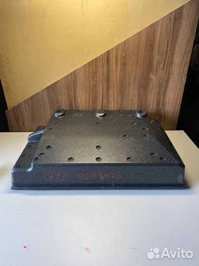 Ящик под инстумент Kia Sorento UM D4HB