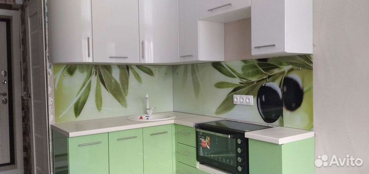 Стеклянный фартук для кухни