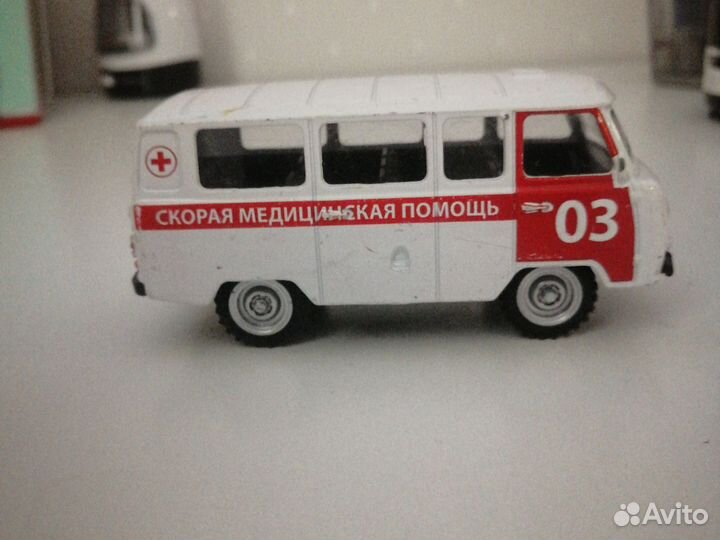 Машина скорая помощь буханка