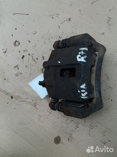 Суппорт передний правый Kia Magentis EF G4JP 2005