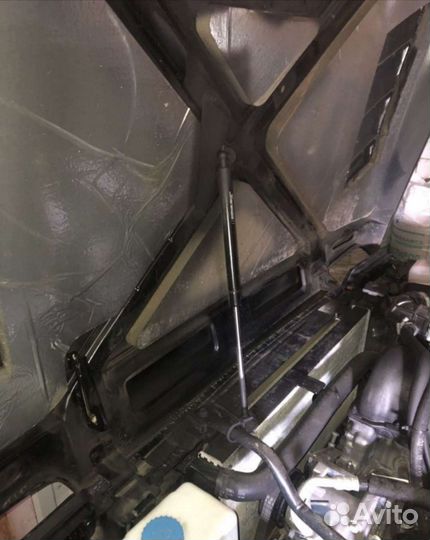 Упор капота (газовые) на все модели нива 4х4