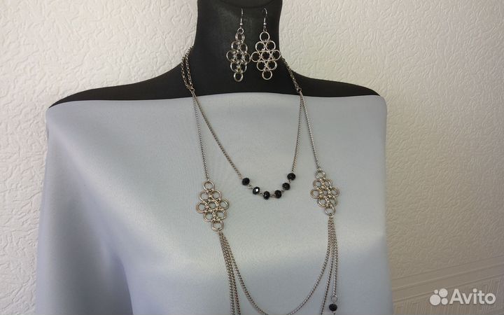 Комплект бижутерии серьги и бусы