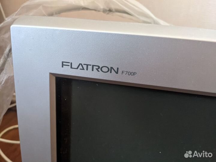 Монитор LG Flatron F700P