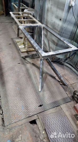 Лофт подстолье: надежность и стиль