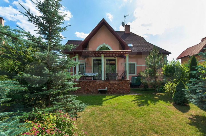 Дом 460 м² на участке 10 сот.