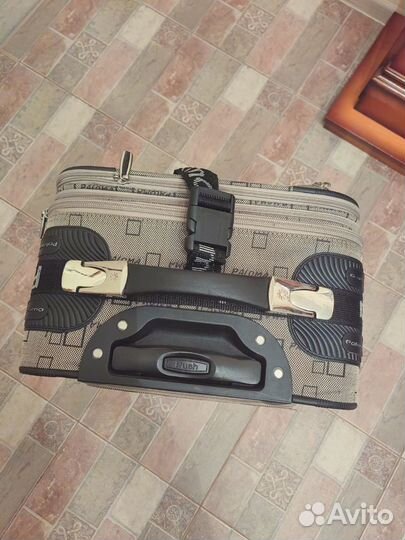 Чемодан на колесах