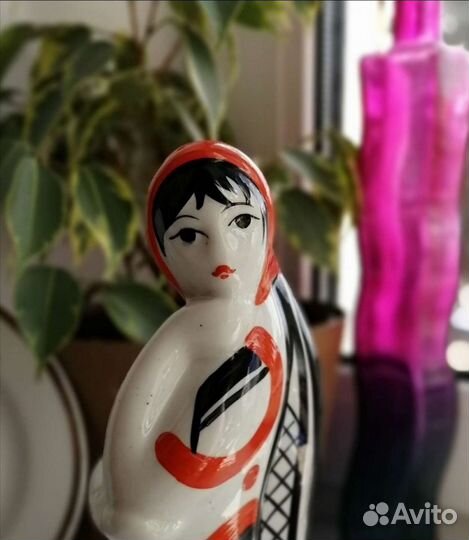 Статуэтка Гжель Девушка с косой