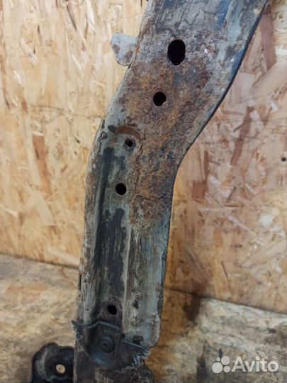 Подрамник Hyundai Tucson 1