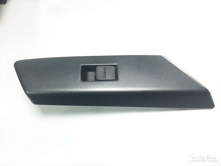 Кнопка стеклоподъемника задняя правая Rav4 40 2019