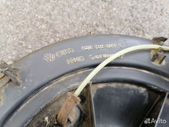 Корпус воздушного фильтра Audi 80 B3, VAG 05012960