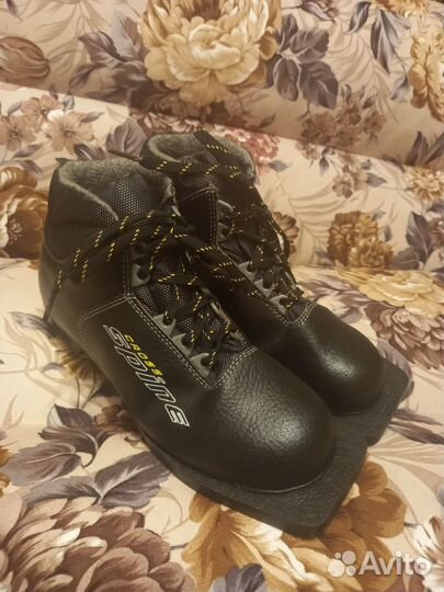 Комплект горные лыжи и ботинки