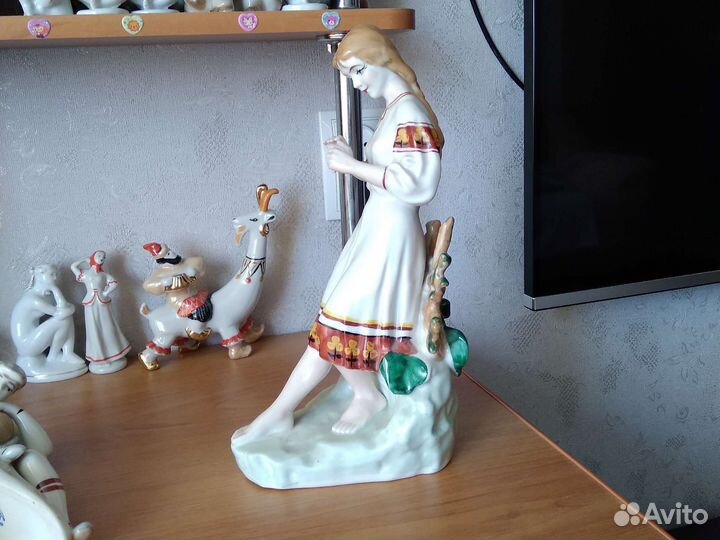 Статуэтка гадание на ромашке