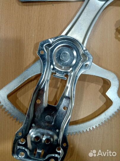 Стеклоподьемник передний правый w210