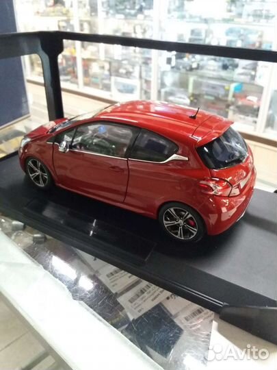 1/18 Peugeot 208 GTI