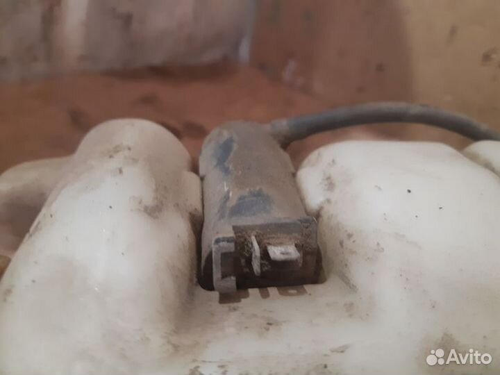 Бачок омывателя Mitsubishi Pajero