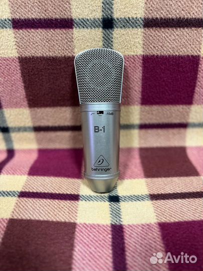 Продам студийный микрофон Behringer B-1