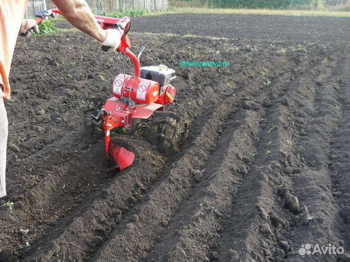 Вспашка земли мотоблоком
