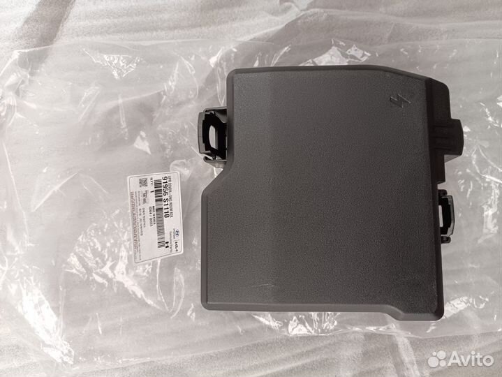 Крышка блока предохранителей Hyundai Santa Fe 4TM