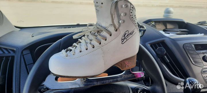Коньки для фигурного катания профессиональные