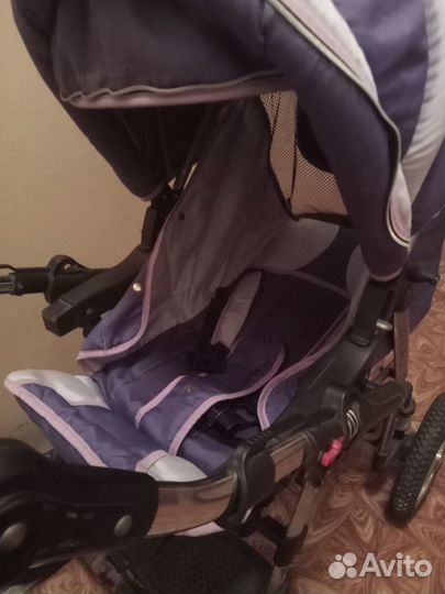 Прогулочная коляска с надувными колесами