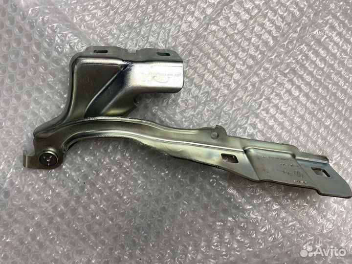 Петля капота (правая) Renault Arkana