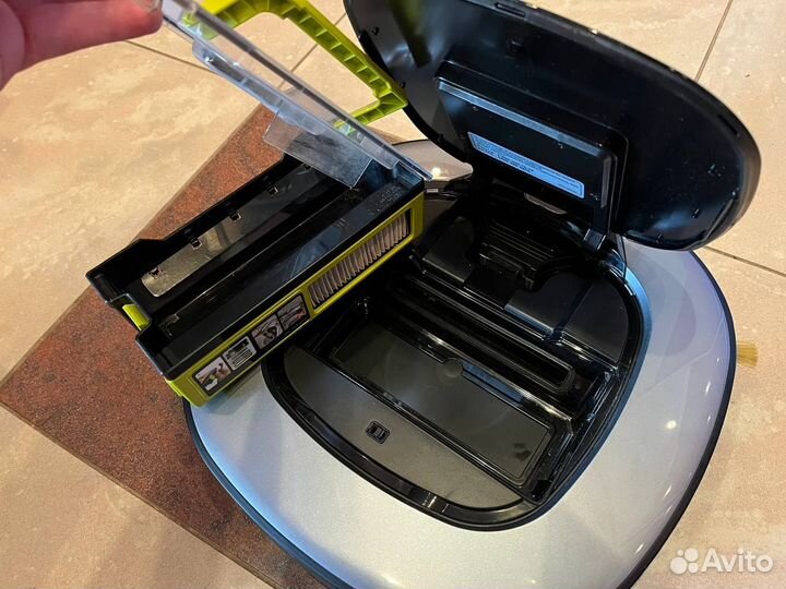 Умный робот-пылесос LG HOM-BOT square VRF4041LS