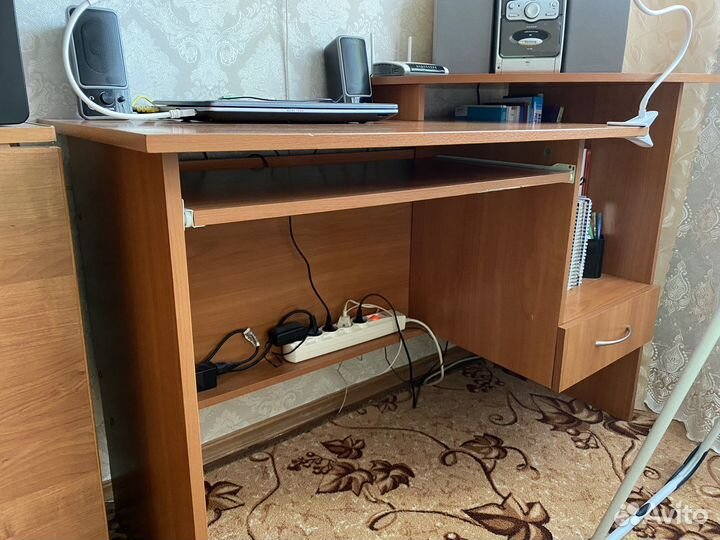 Письменный стол