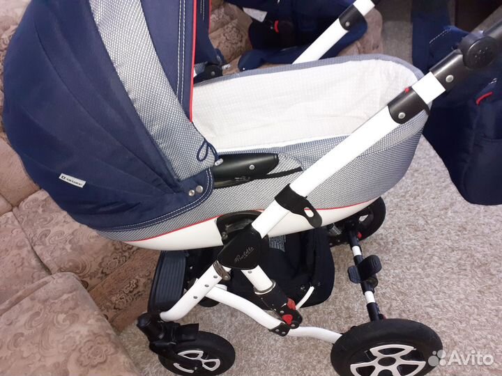 Прогулочная коляска 3 в 1