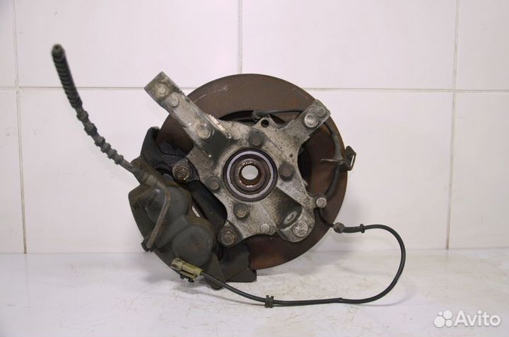 Кулак со ступицей передний правый Chrysler