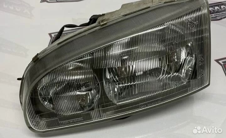 Фара левая Mitsubishi Delica IV 1994-2007