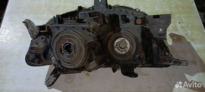 Фара передняя на Mitsubishi Pajero sport