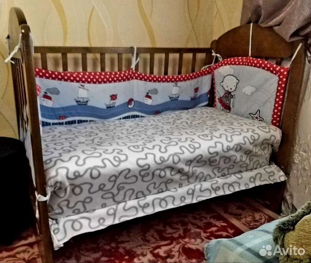 Детская кровать с маятником