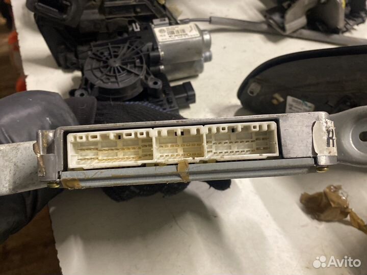 Блок управления двигателем Toyota Avensis 97-03гг