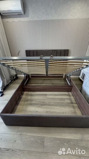 Кровать двухспальная